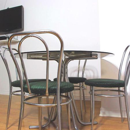 Private Comfy Apartment In Montreal Luaran gambar