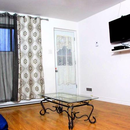 Private Comfy Apartment In Montreal Luaran gambar