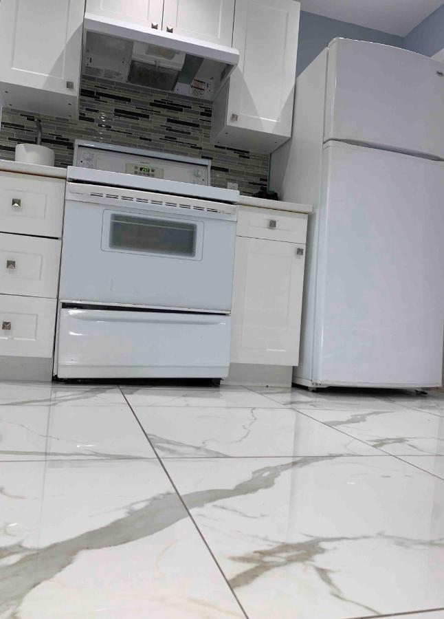 Private Comfy Apartment In Montreal Luaran gambar
