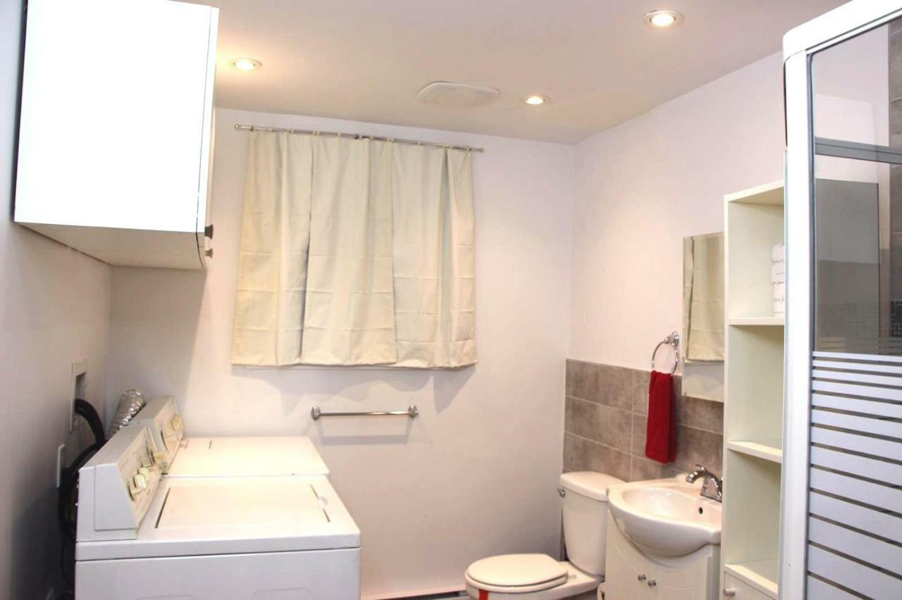 Private Comfy Apartment In Montreal Luaran gambar